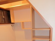 [整理収納のアイデア] 階段下のスペースを、機能的に物を置ける洗濯機置き場にしました。